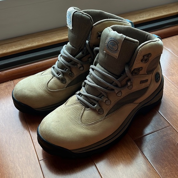 Timberland hiking boots- worn exactly twice! - Picture 2 of 6